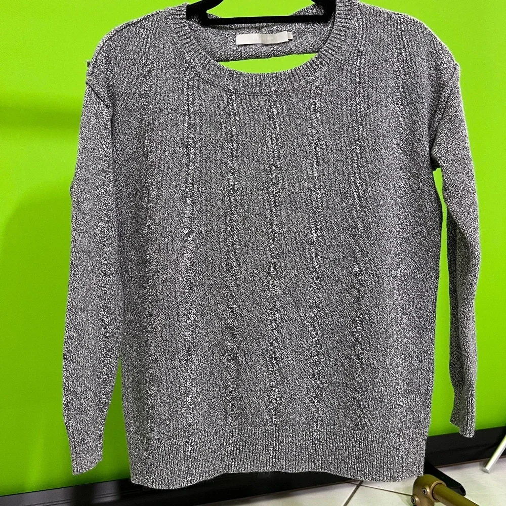 Sweater - Picture 1 of 4